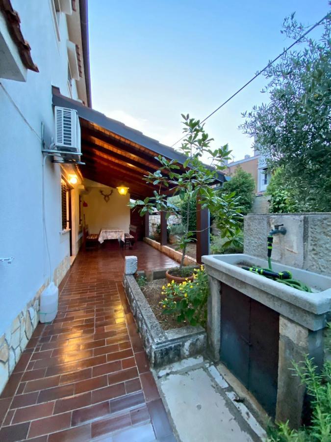Apartmani Zora Cres Esterno foto