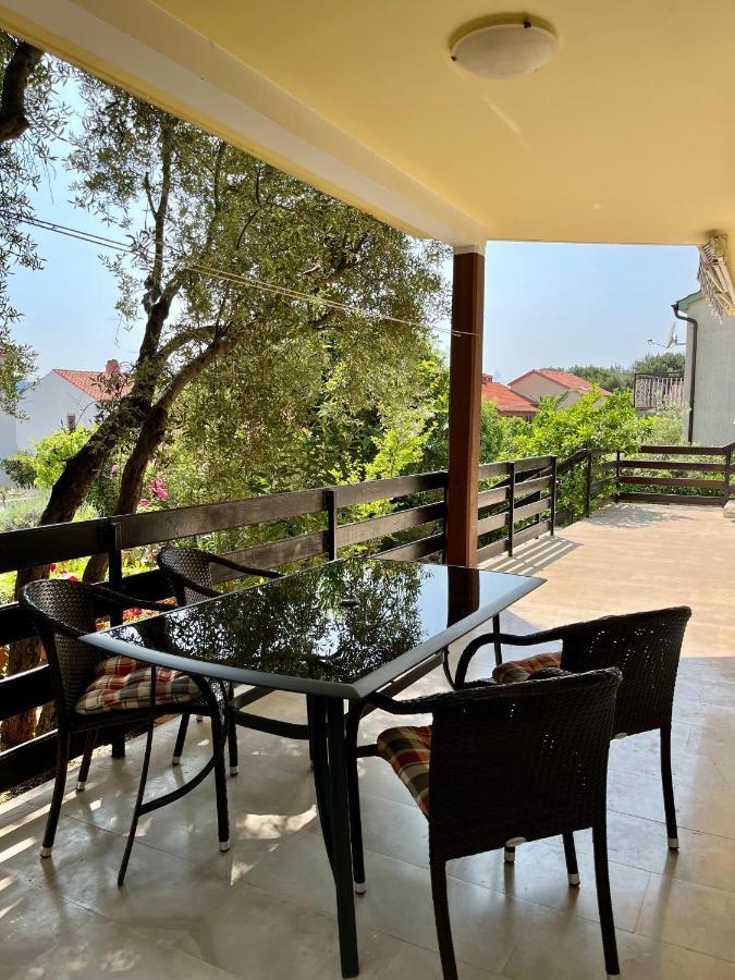 Apartmani Zora Cres Esterno foto